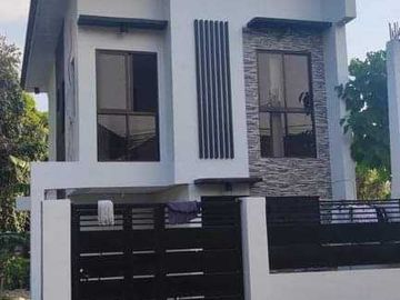Duplex House For Sale Cresta Verde near Commonwealth, Quezon City - JoJo Obra