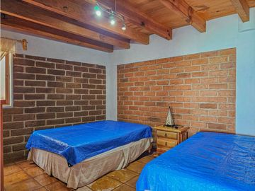 CASA EN VENTA CON VISTAS AL ALGO EN VALLE DE BRAVO