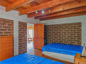 CASA EN VENTA CON VISTAS AL ALGO EN VALLE DE BRAVO