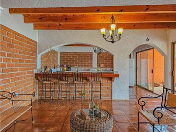 CASA EN VENTA CON VISTAS AL ALGO EN VALLE DE BRAVO