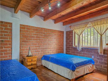 CASA EN VENTA CON VISTAS AL ALGO EN VALLE DE BRAVO