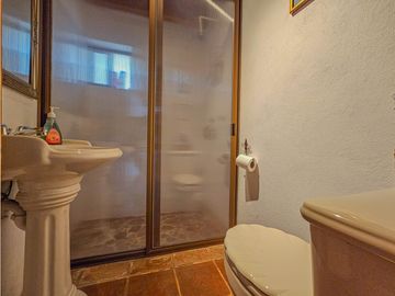 CASA EN VENTA CON VISTAS AL ALGO EN VALLE DE BRAVO