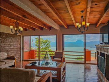 CASA EN VENTA CON VISTAS AL ALGO EN VALLE DE BRAVO