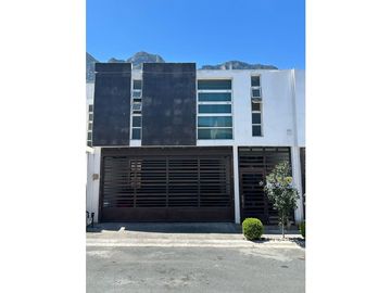Casa en venta en Cima del Bosque en Monterrey