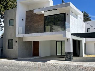 Casa Nueva en Venta en Residencial sobre Avenida Estado de México y Ave La Asunción. a una cuadra de Ave. Tecnológico y del Parque Bicentenario.