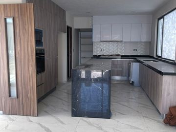 Casa Nueva en Venta en Residencial sobre Avenida Estado de México y Ave La Asunción. a una cuadra de Ave. Tecnológico y del Parque Bicentenario.