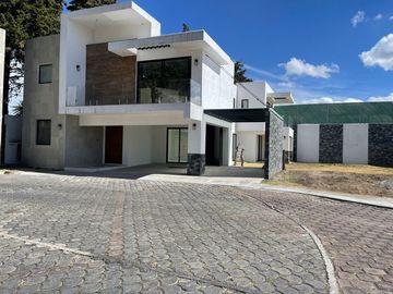 Casa Nueva en Venta en Residencial sobre Avenida Estado de México y Ave La Asunción. a una cuadra de Ave. Tecnológico y del Parque Bicentenario.