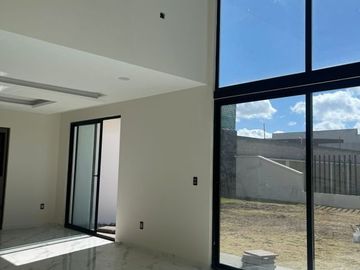 Casa Nueva en Venta en Residencial sobre Avenida Estado de México y Ave La Asunción. a una cuadra de Ave. Tecnológico y del Parque Bicentenario.