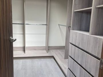 Casa Nueva en Venta en Residencial sobre Avenida Estado de México y Ave La Asunción. a una cuadra de Ave. Tecnológico y del Parque Bicentenario.