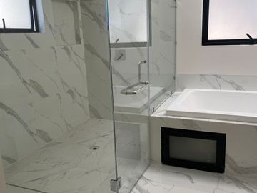 Casa Nueva en Venta en Residencial sobre Avenida Estado de México y Ave La Asunción. a una cuadra de Ave. Tecnológico y del Parque Bicentenario.