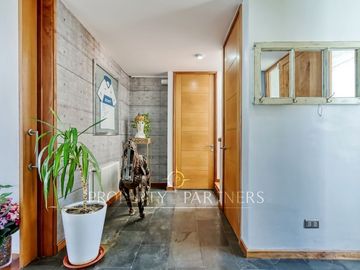 Venta de Moderna Casa en Peñalolén,  Alboretum