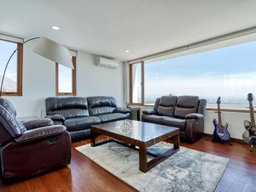 Venta de Moderna Casa en Peñalolén,  Alboretum