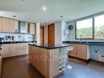 Venta de Moderna Casa en Peñalolén,  Alboretum