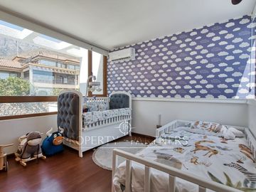 Venta de Moderna Casa en Peñalolén,  Alboretum