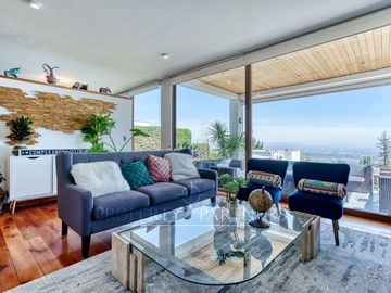 Venta de Moderna Casa en Peñalolén,  Alboretum