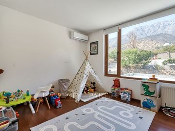 Venta de Moderna Casa en Peñalolén,  Alboretum