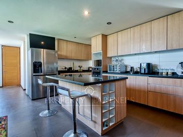 Venta de Moderna Casa en Peñalolén,  Alboretum