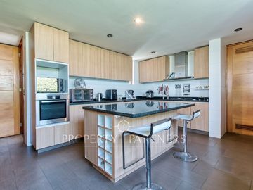 Venta de Moderna Casa en Peñalolén,  Alboretum