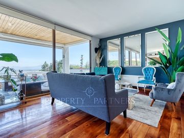 Venta de Moderna Casa en Peñalolén,  Alboretum
