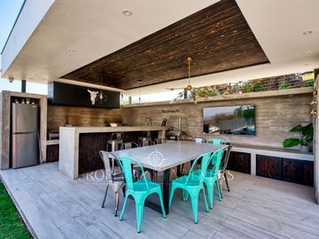Venta de Moderna Casa en Peñalolén,  Alboretum
