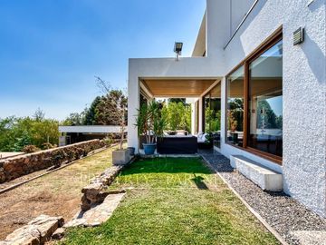 Venta de Moderna Casa en Peñalolén,  Alboretum