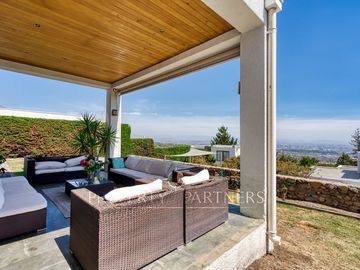Venta de Moderna Casa en Peñalolén,  Alboretum