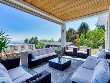 Venta de Moderna Casa en Peñalolén,  Alboretum