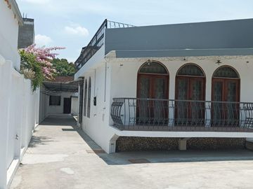 SE VENDE CASA EN PORTOVIEJO, CALLE TENNIS CLUB