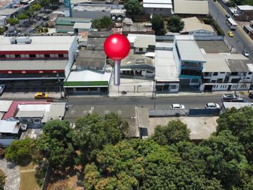 SE VENDE CASA EN PORTOVIEJO, CALLE TENNIS CLUB