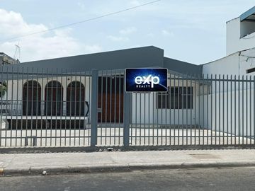 SE VENDE CASA EN PORTOVIEJO, CALLE TENNIS CLUB