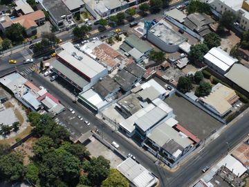 SE VENDE CASA EN PORTOVIEJO, CALLE TENNIS CLUB