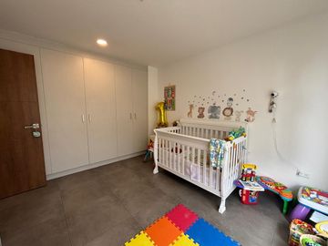 HERMOSO DEPARTAMENTO ATERRAZADO UN SOLO ANDAR - 3 DORMITORIOS -ESTUDIO -SALA DE ESTAR - TANDA