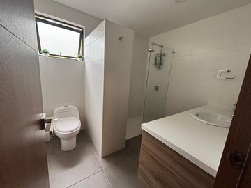 HERMOSO DEPARTAMENTO ATERRAZADO UN SOLO ANDAR - 3 DORMITORIOS -ESTUDIO -SALA DE ESTAR - TANDA