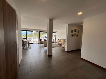 HERMOSO DEPARTAMENTO ATERRAZADO UN SOLO ANDAR - 3 DORMITORIOS -ESTUDIO -SALA DE ESTAR - TANDA