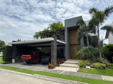 RESIDENCIA EN VENTA EN PARASO COUNTRY CLUB, MORELOS