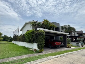 RESIDENCIA EN VENTA EN PARASO COUNTRY CLUB, MORELOS