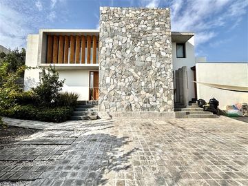 Casa en Venta en Colegio Alemán Chicureo