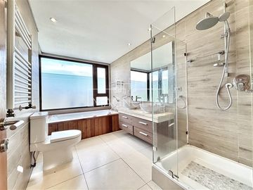 Casa en Venta en Colegio Alemán Chicureo