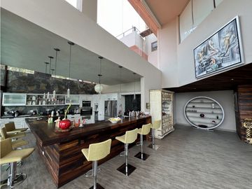 CASA EN AVNDARO CON VISTA FRANCA AL LAGO