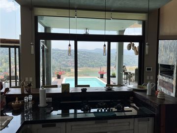 CASA EN AVNDARO CON VISTA FRANCA AL LAGO