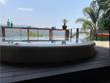 CASA EN AVNDARO CON VISTA FRANCA AL LAGO