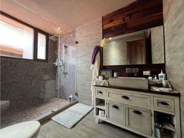 CASA EN AVNDARO CON VISTA FRANCA AL LAGO