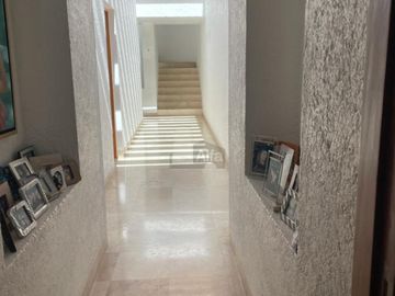 Casa en venta en cerrada, en Hacienda de las Palmas estilo Barragán, Huixquilucan Estado de México