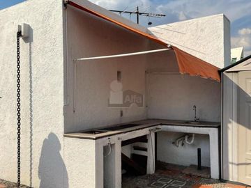 Casa en venta en cerrada, en Hacienda de las Palmas estilo Barragán, Huixquilucan Estado de México