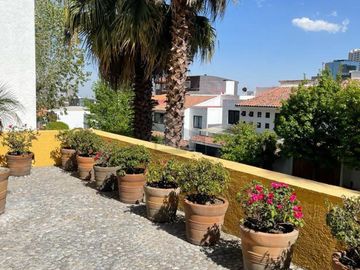Casa en venta en cerrada, en Hacienda de las Palmas estilo Barragán, Huixquilucan Estado de México
