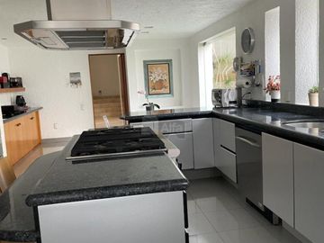 Casa en venta en cerrada, en Hacienda de las Palmas estilo Barragán, Huixquilucan Estado de México