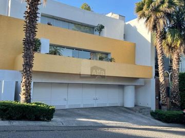 Casa en venta en cerrada, en Hacienda de las Palmas estilo Barragán, Huixquilucan Estado de México