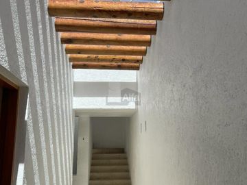 Casa en venta en cerrada, en Hacienda de las Palmas estilo Barragán, Huixquilucan Estado de México