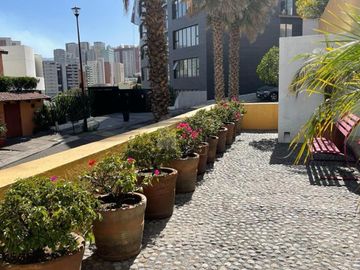 Casa en venta en cerrada, en Hacienda de las Palmas estilo Barragán, Huixquilucan Estado de México