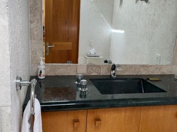 Casa en venta en cerrada, en Hacienda de las Palmas estilo Barragán, Huixquilucan Estado de México